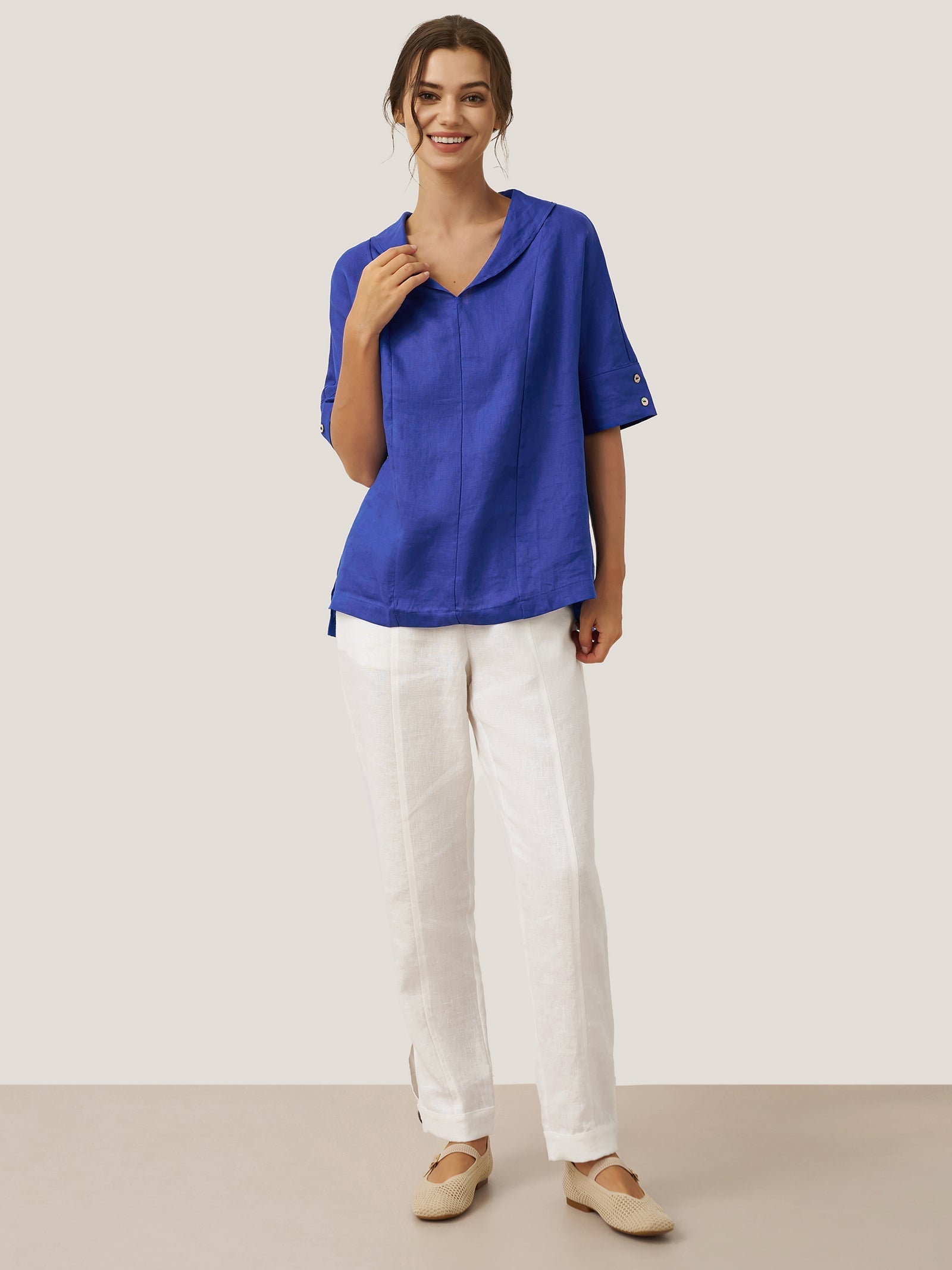 Chemise en lin aérée à col en V pour femmes | Haut d'été décontracté à manches courtes