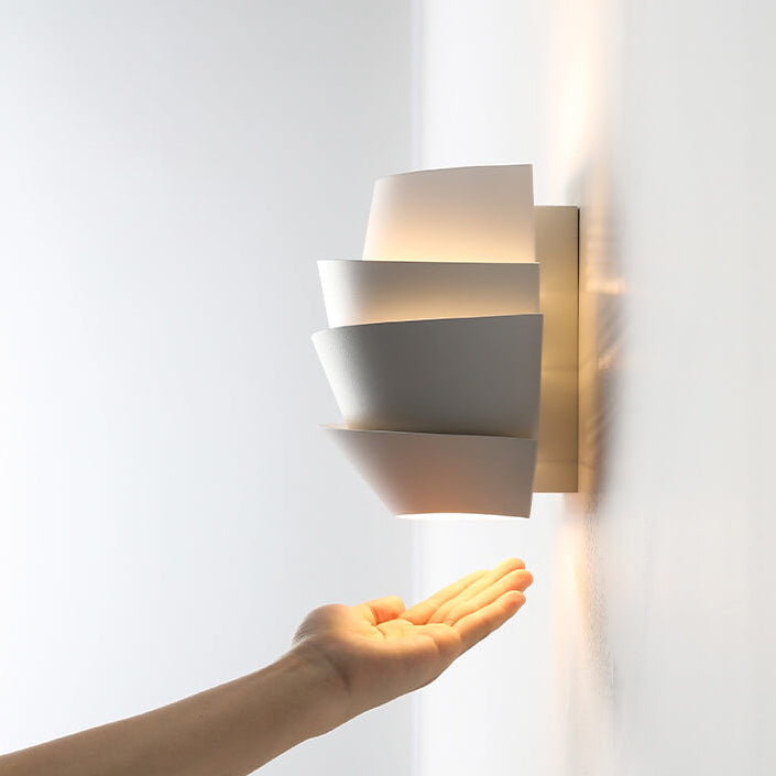 Applique murale moderne – applique scandinave en métal avec double point lumineux pour une ambiance chaleureuse