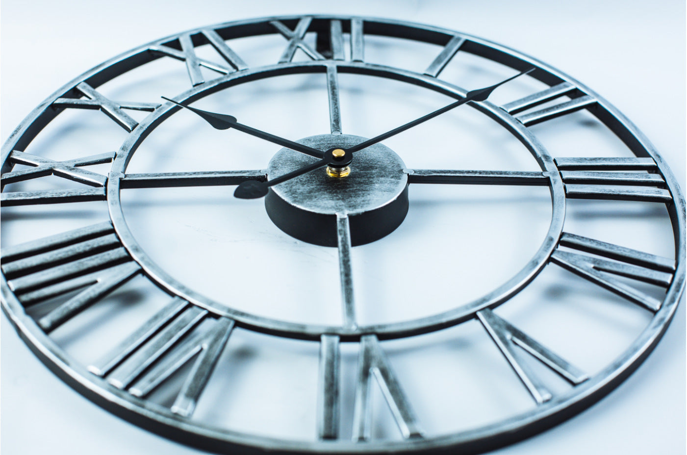 Vintagio Vægur – Stor Retro Vægklokke i Jern med Tidløst Vintage Design