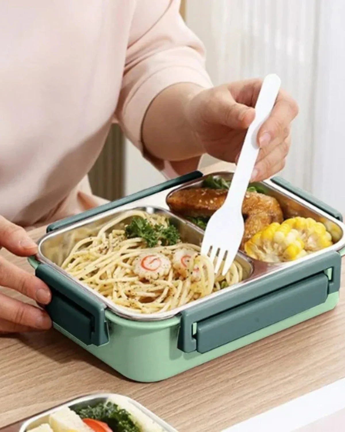 Insulated lunch box