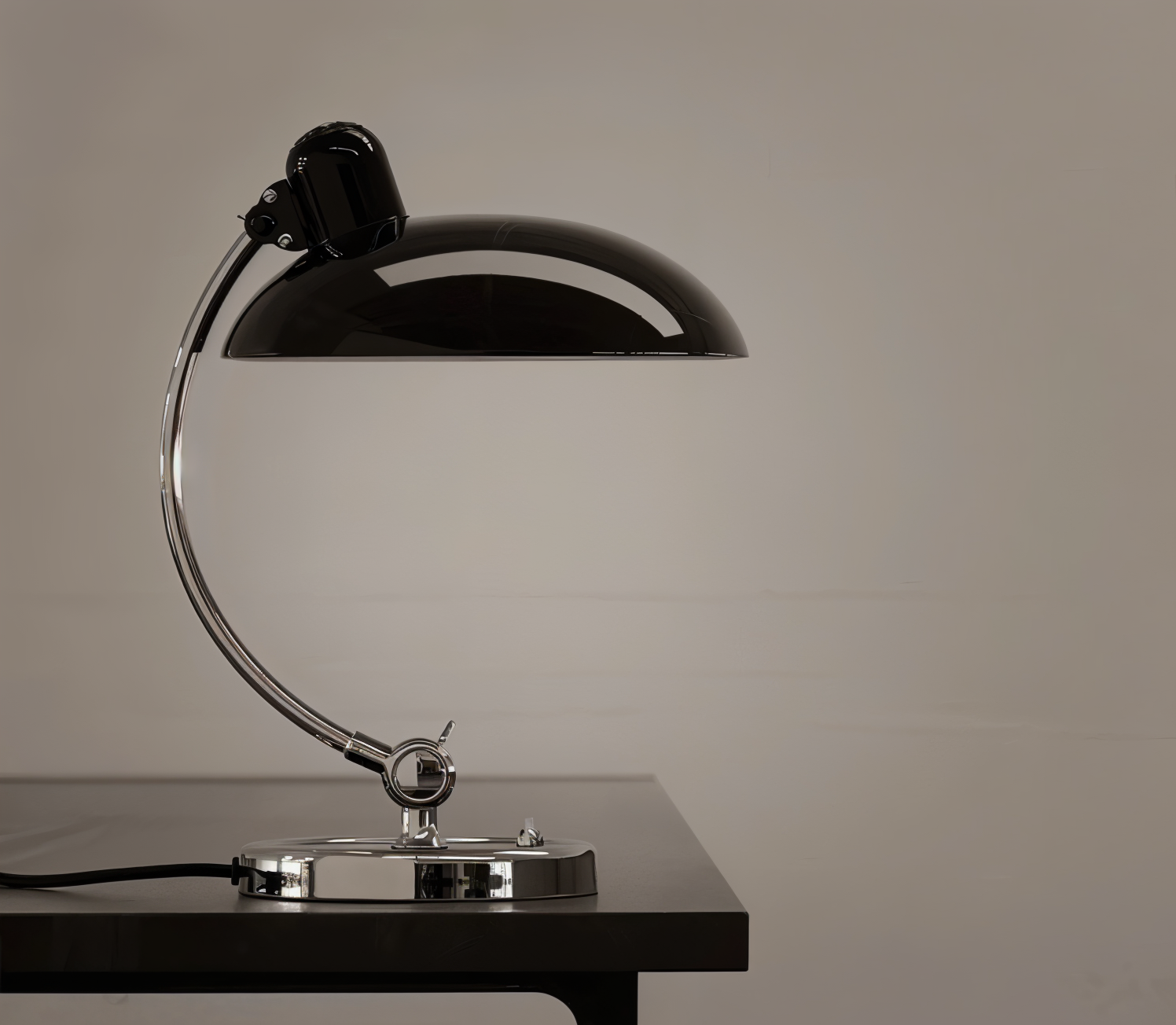 Lampe de table – lampe de bureau en métal réglable avec abat-jour classique en forme de dôme
