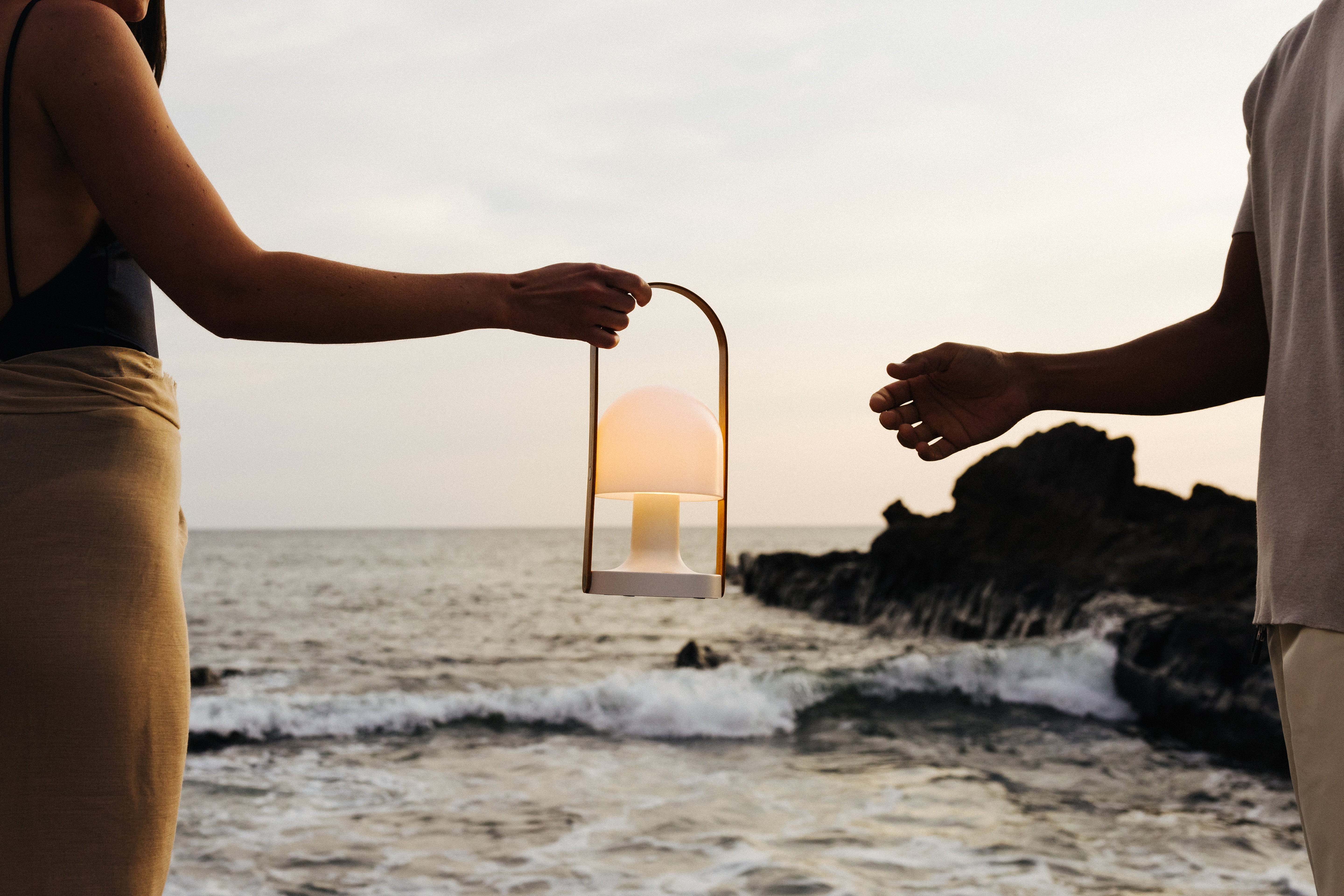 Grande - Bærbar LED-lanterne med Genopladeligt Batteri og Håndtag