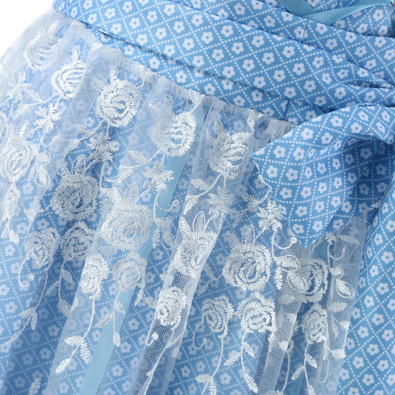 Tevako Lilly | Trachtig - Uniek traditioneel kostuum voor vrouwen met schort en blouse
