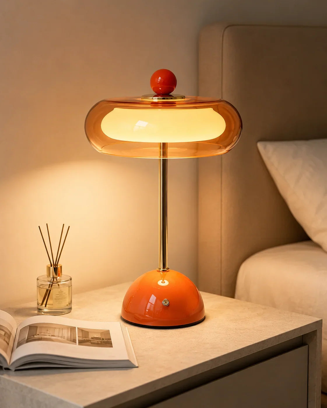 Cordless table lamp