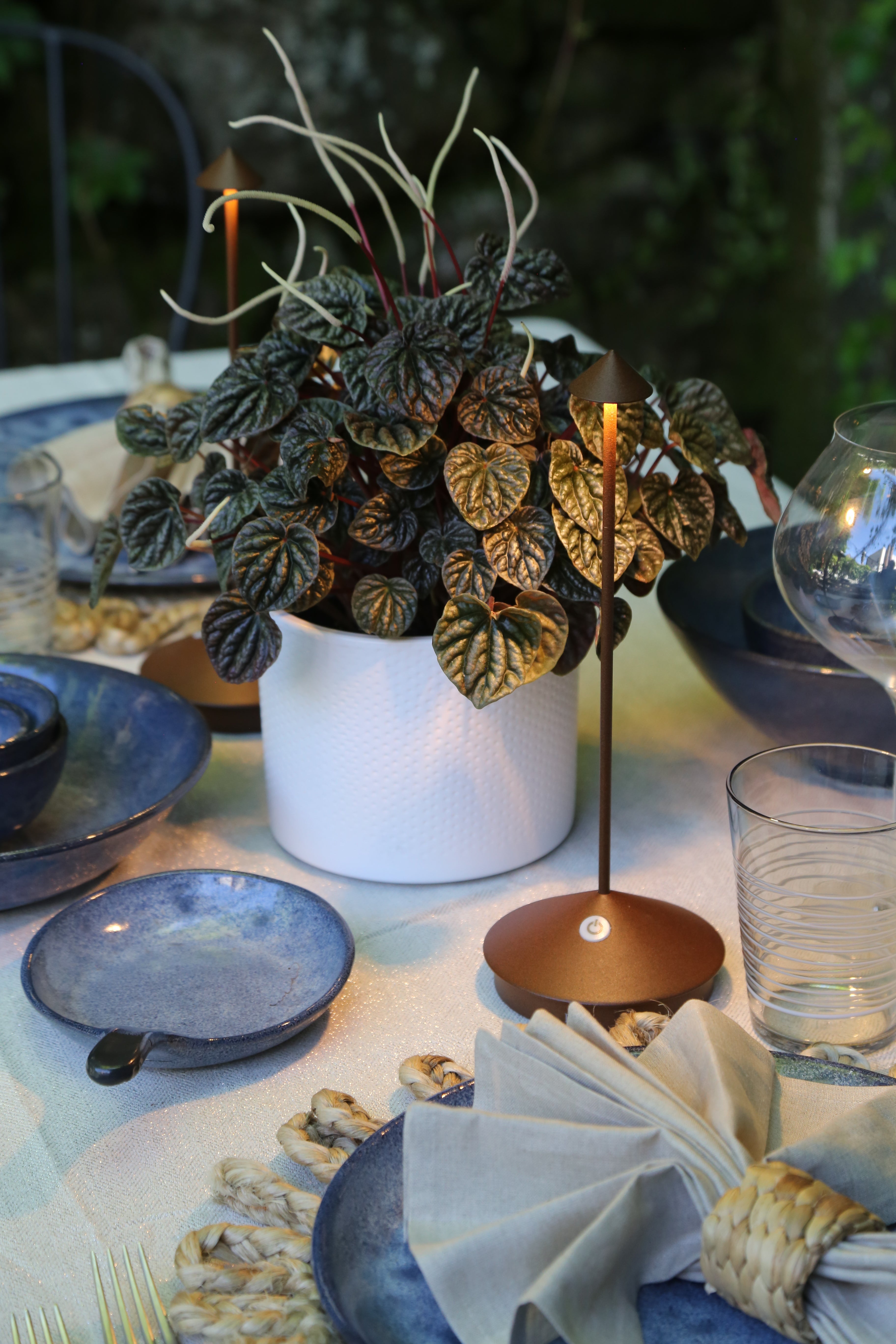 Lumiéluxe – Trådløs LED Bordlampe med Genopladeligt Batteri og Bærbart Design