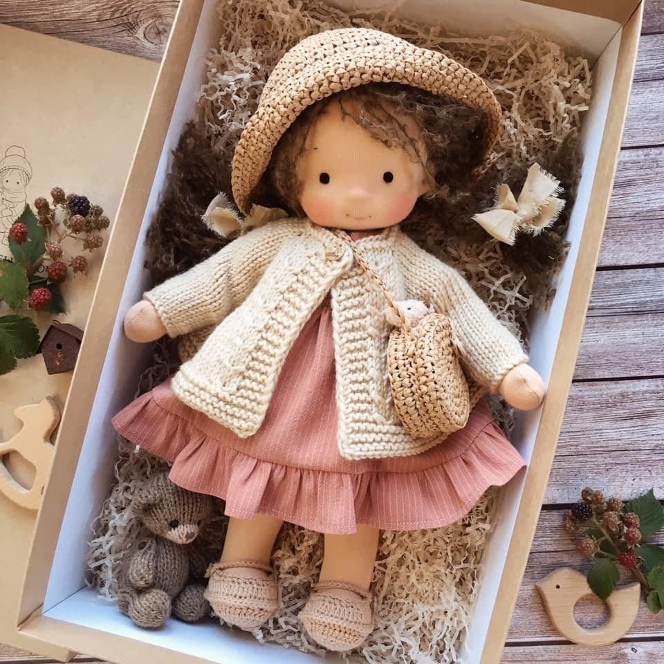 Poupée Waldorf – Poupée en tissu doux faite main à partir de matériaux naturels