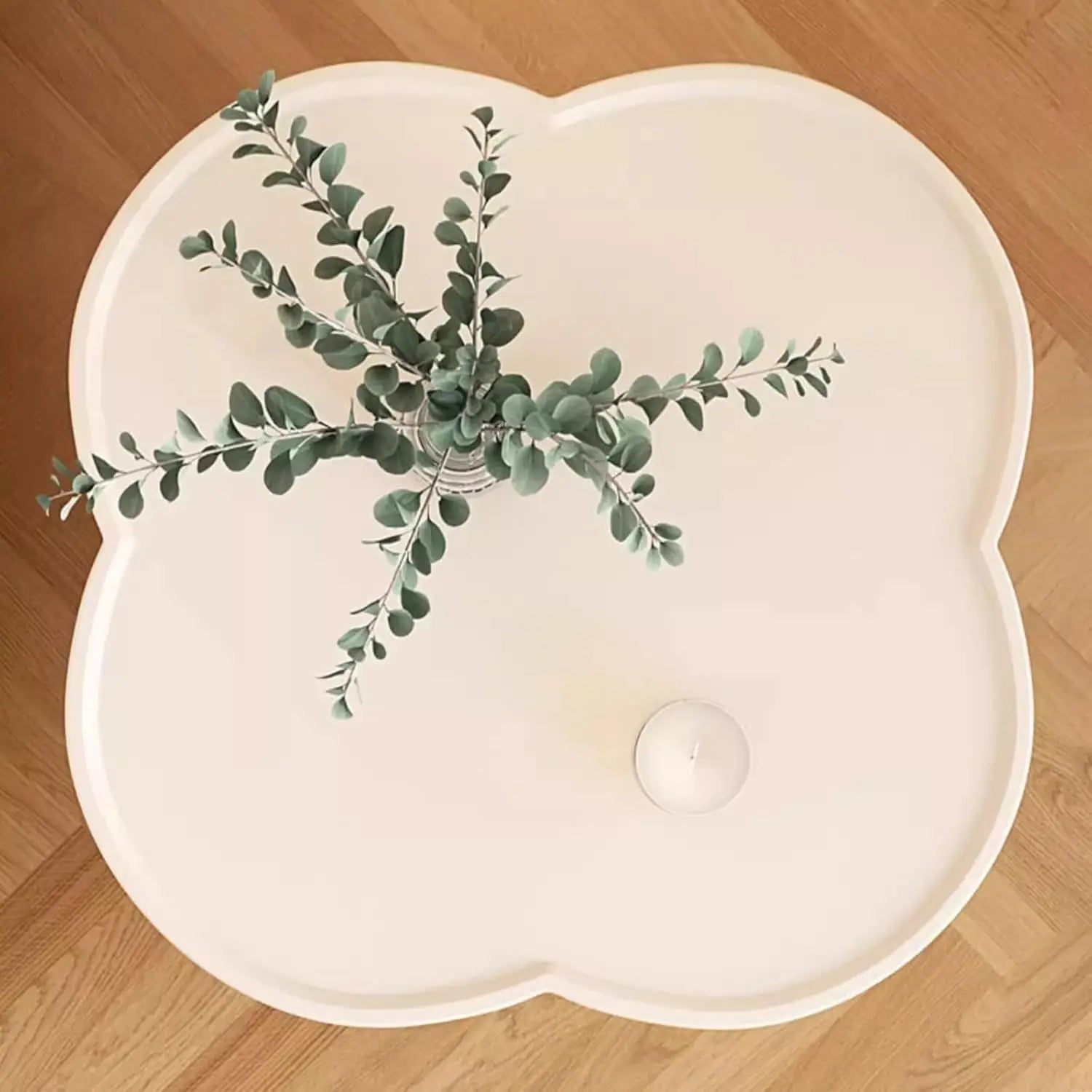 Florvia – Blomsterformet Sidebord med 2 Hylder & Skulpturelt Design i Cremehvid