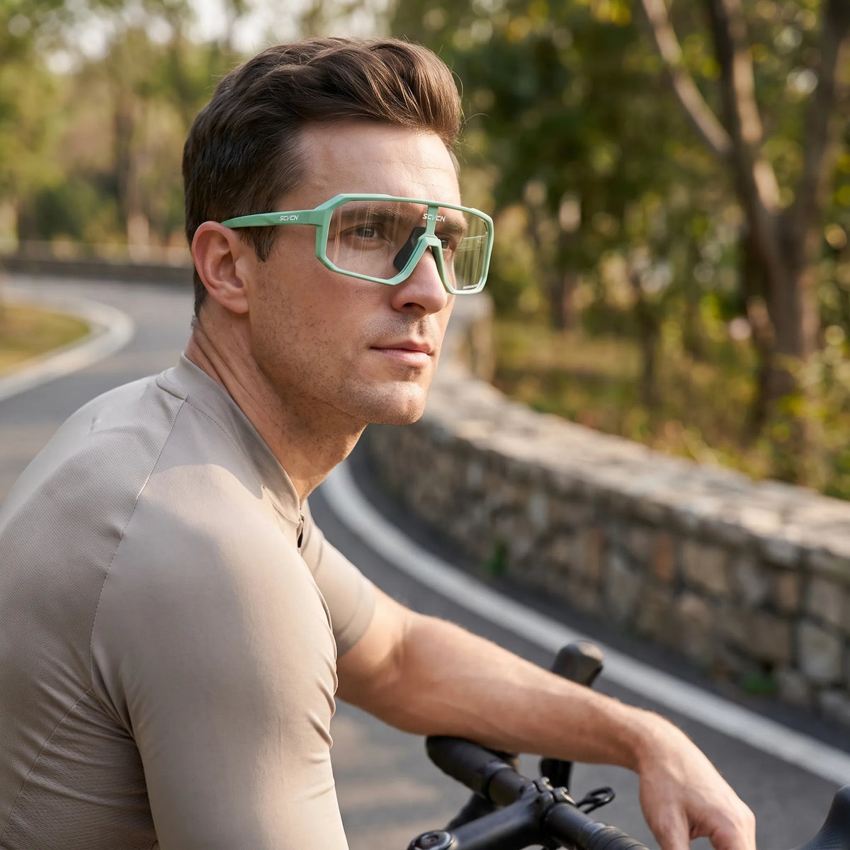 Thrives Outdoor | AeroGleam Photochromic Full Frame Sports Sunglasses 1