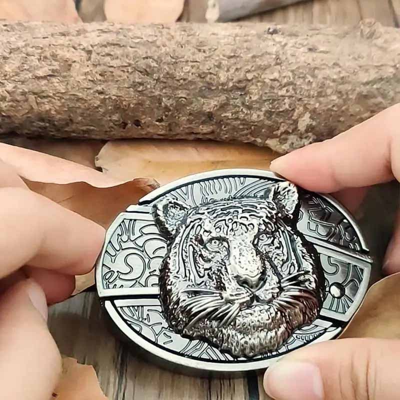 Wearclo | Oval Bull Skull Belt Buckle with Hidden Knife 10