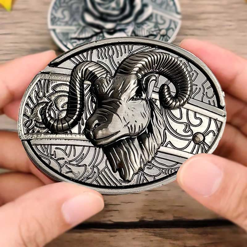 Wearclo | Oval Bull Skull Belt Buckle with Hidden Knife 16
