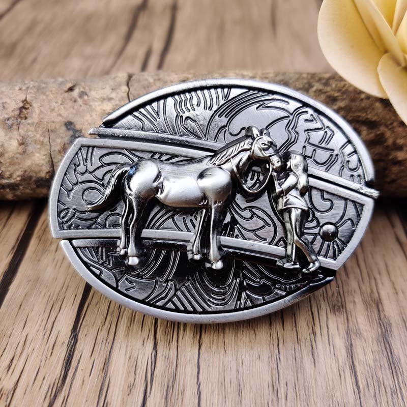 Wearclo | Oval Bull Skull Belt Buckle with Hidden Knife 25