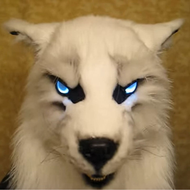 WolfMask | Ontketen je innerlijke weerwolf en laat je gloeiende ogen de nacht verlichten 1