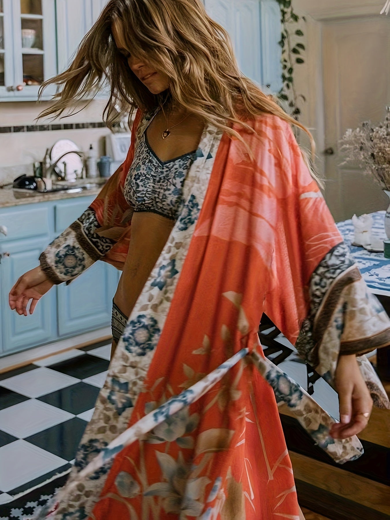 Kimono d’été – couche légère et fluide pour la plage avec design ouvert