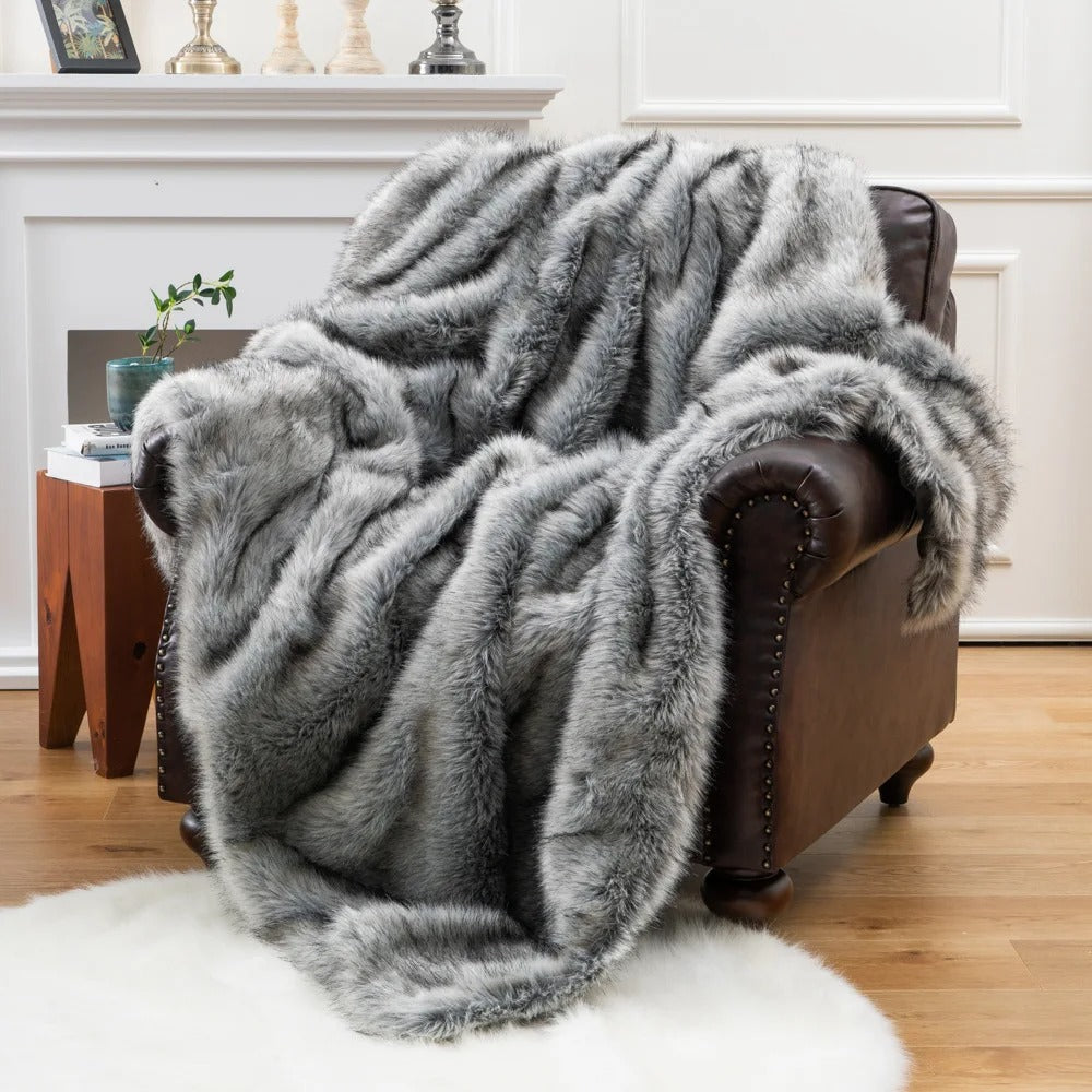 Plaid en fausse fourrure – texture douce et pelucheuse avec design élégant inspiré du renard et chaleur confortable