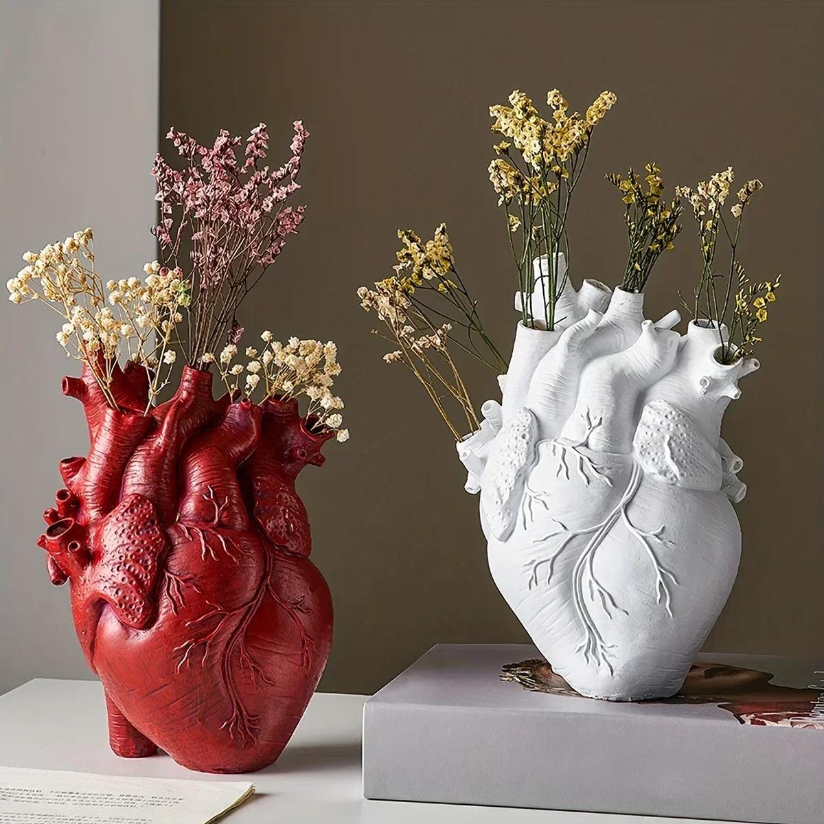 Vase décoratif – Design en résine en forme de cœur avec construction durable et style moderne