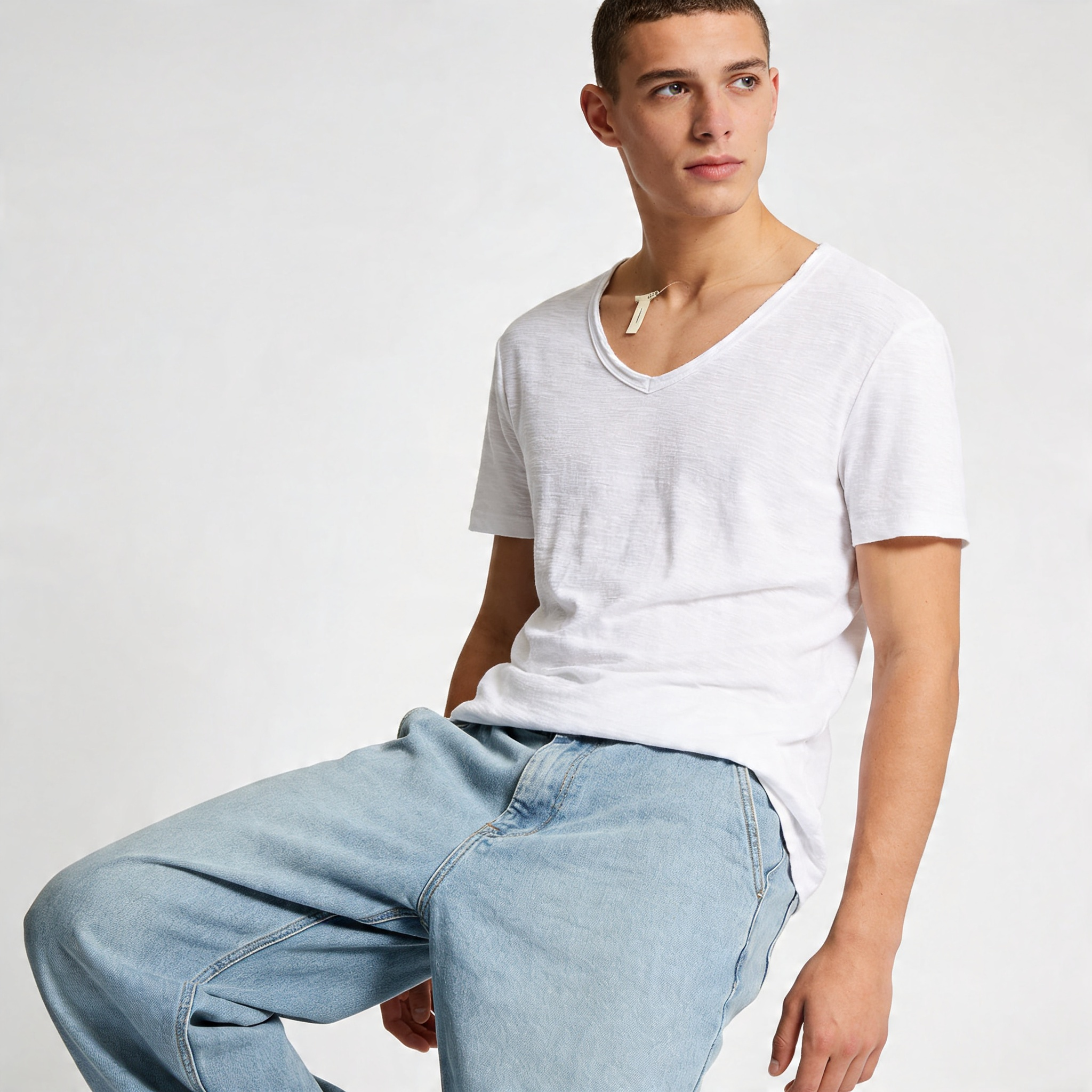 Men's V-Neck T-Shirt – Linen Cotton Blend with a Breathable Slim Fit