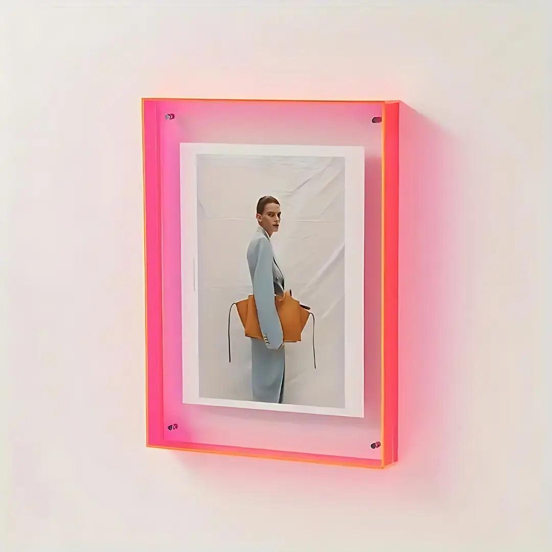 LichtFrame – Transparent Neon Billedramme med LED-lysglans