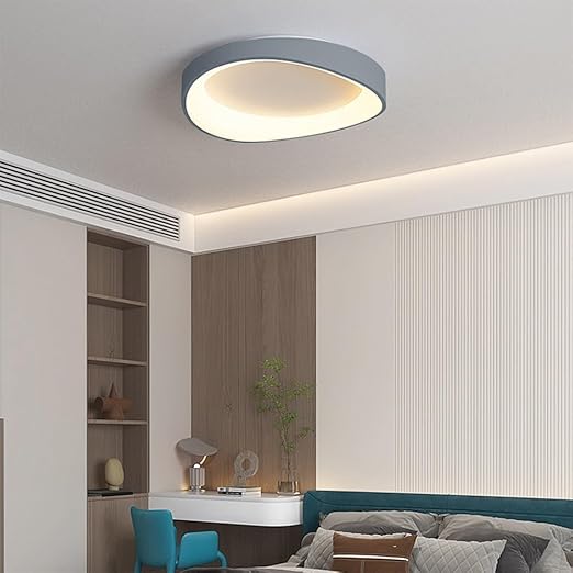 TimberGlow – Kunstnerisk Loftslampe i Træ med Justerbar Ophængning