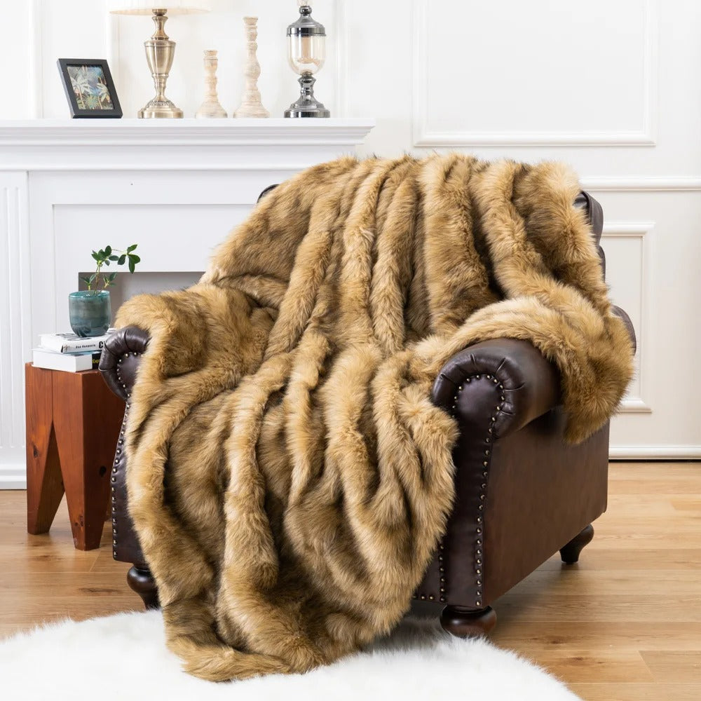 Faux Fur Blanket – Soft Plush Texture with Elegant Fox-Inspired Design & Cozy Warmth