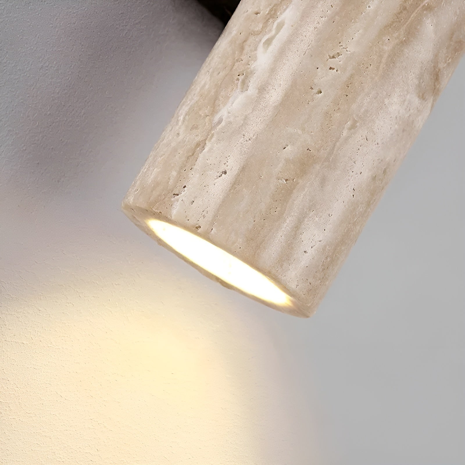 Lampe murale en travertin – design inspiré du wabi-sabi avec éclairage LED chaud haut et bas
