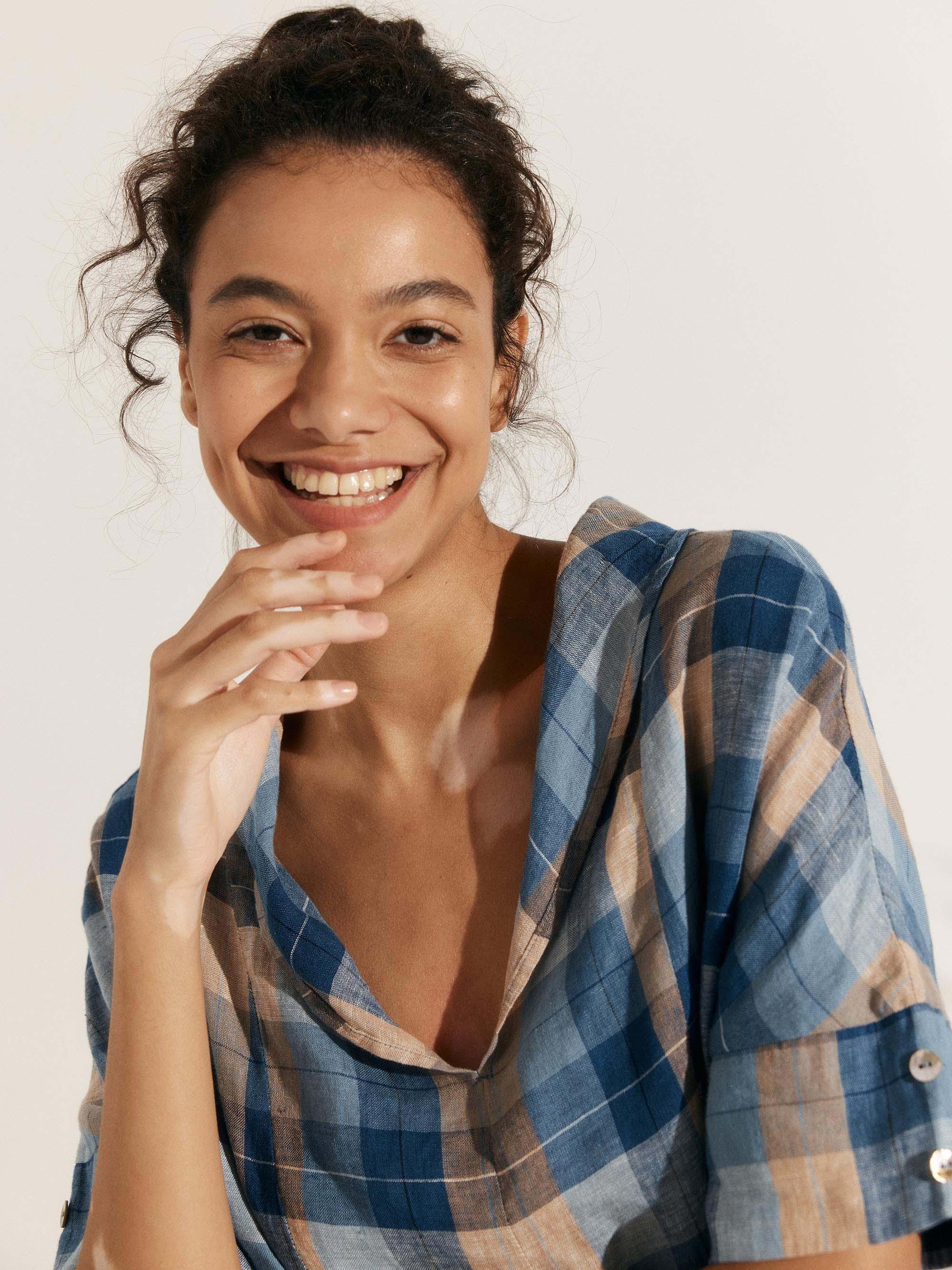 Chemise en lin aérée à col en V pour femmes | Haut d'été décontracté à manches courtes