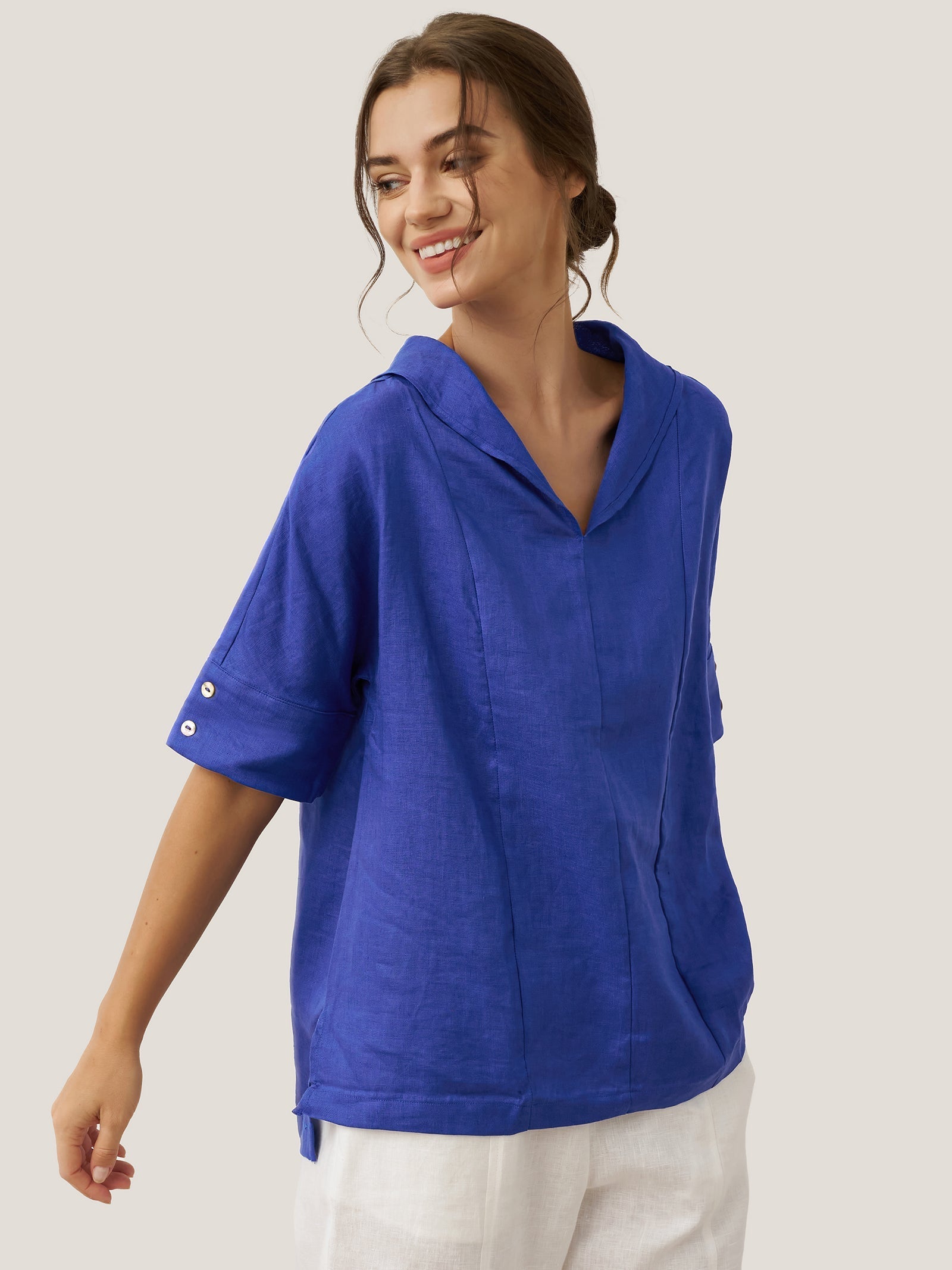 Chemise en lin aérée à col en V pour femmes | Haut d'été décontracté à manches courtes