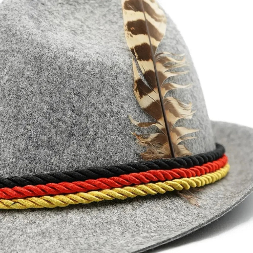 Tevako Oktoberfest Hoed – Klassiek Ontwerp met Levendige Veer voor Feestelijke Flair