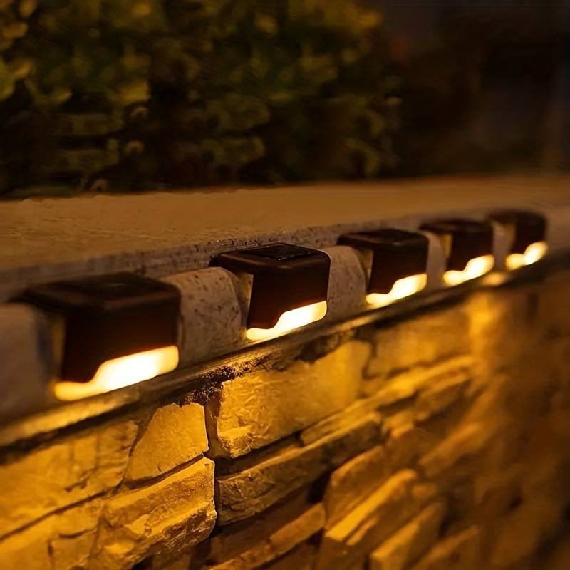 LumiGlow – Solcelledrevet LED Væglampe til Udendørs Belysning i Have og Terrasse