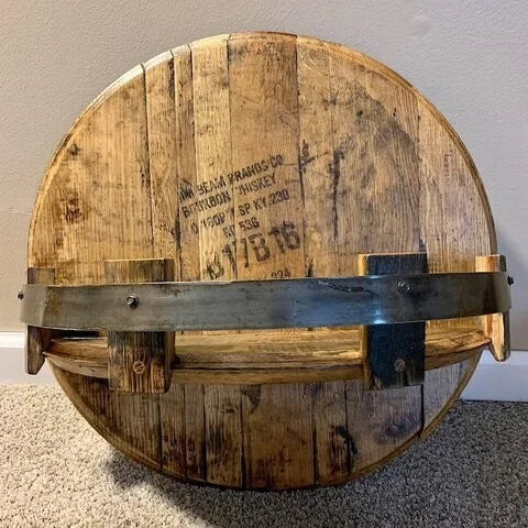 WoodCharm – Trædisplay til Drikkevarer med Holdbart Design en Stil i Begrænset Oplag