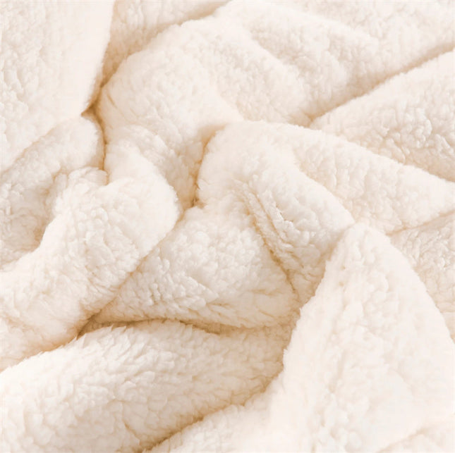 Fleece Blanket – Soft Warmth with Premium Flannel Fabric & Elegant Design