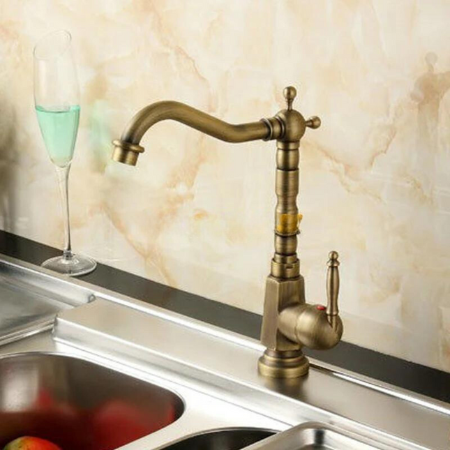 360° Rotatable Gold Vintage Kitchen Faucet – Elegant Design & Everyday Functionality