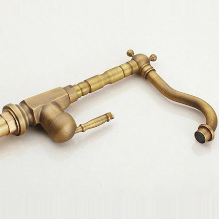360° Rotatable Gold Vintage Kitchen Faucet – Elegant Design & Everyday Functionality