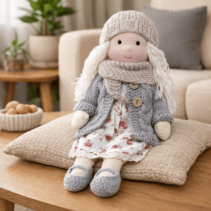 Elora | Handgefertigte Waldorfpuppe aus 100% Baumwolle für kreatives Spielen | Sicher und langlebig für emotionale Entwicklung 26