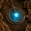 Moonstone Pendant Necklace – Iridescent Stone with a Soft Lunar Shimmer