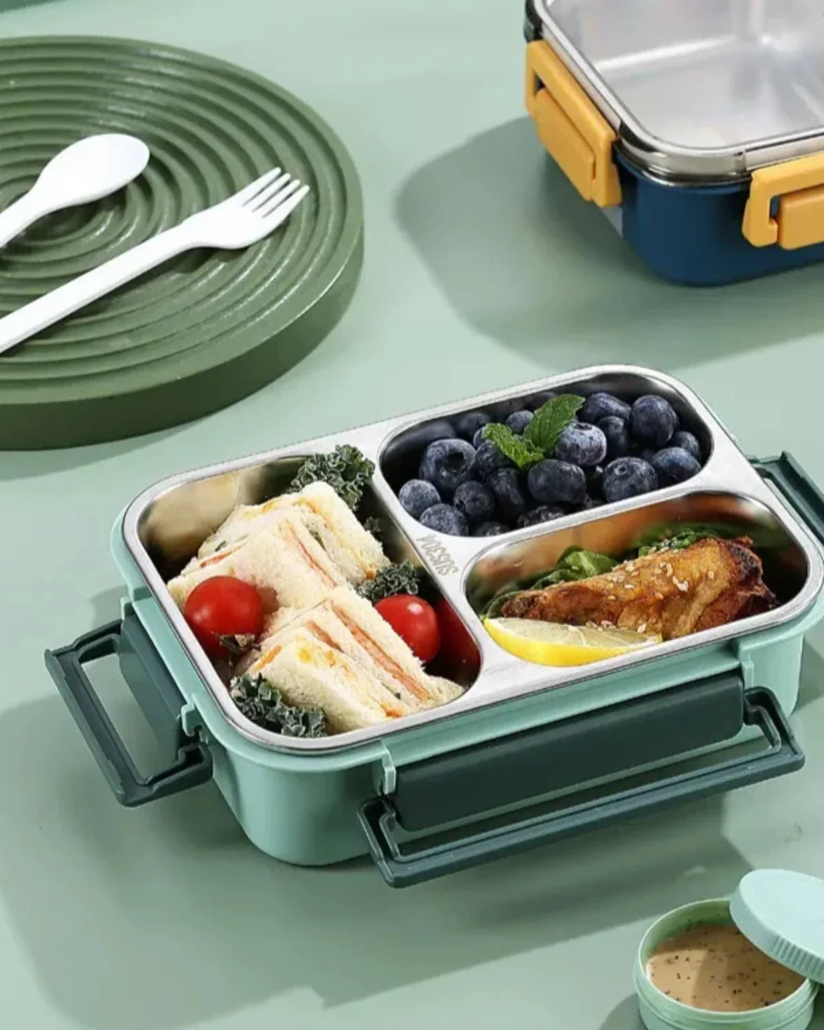 Insulated lunch box