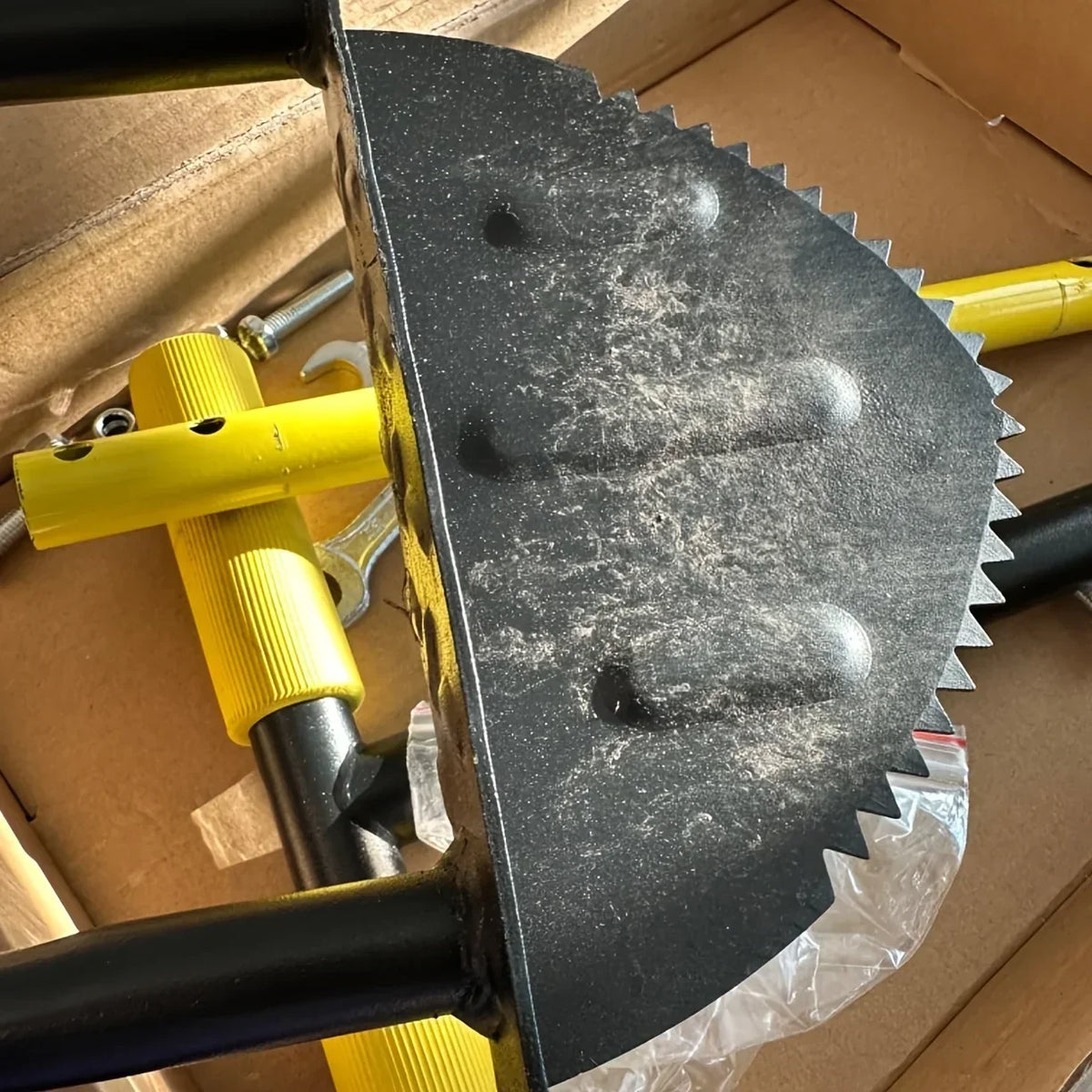 Kalsten | EdgeMaster Lawn Edger | Half-Moon Design with Wavy Edge | Manual Tool for Clean Lawn Edges & Beds 4