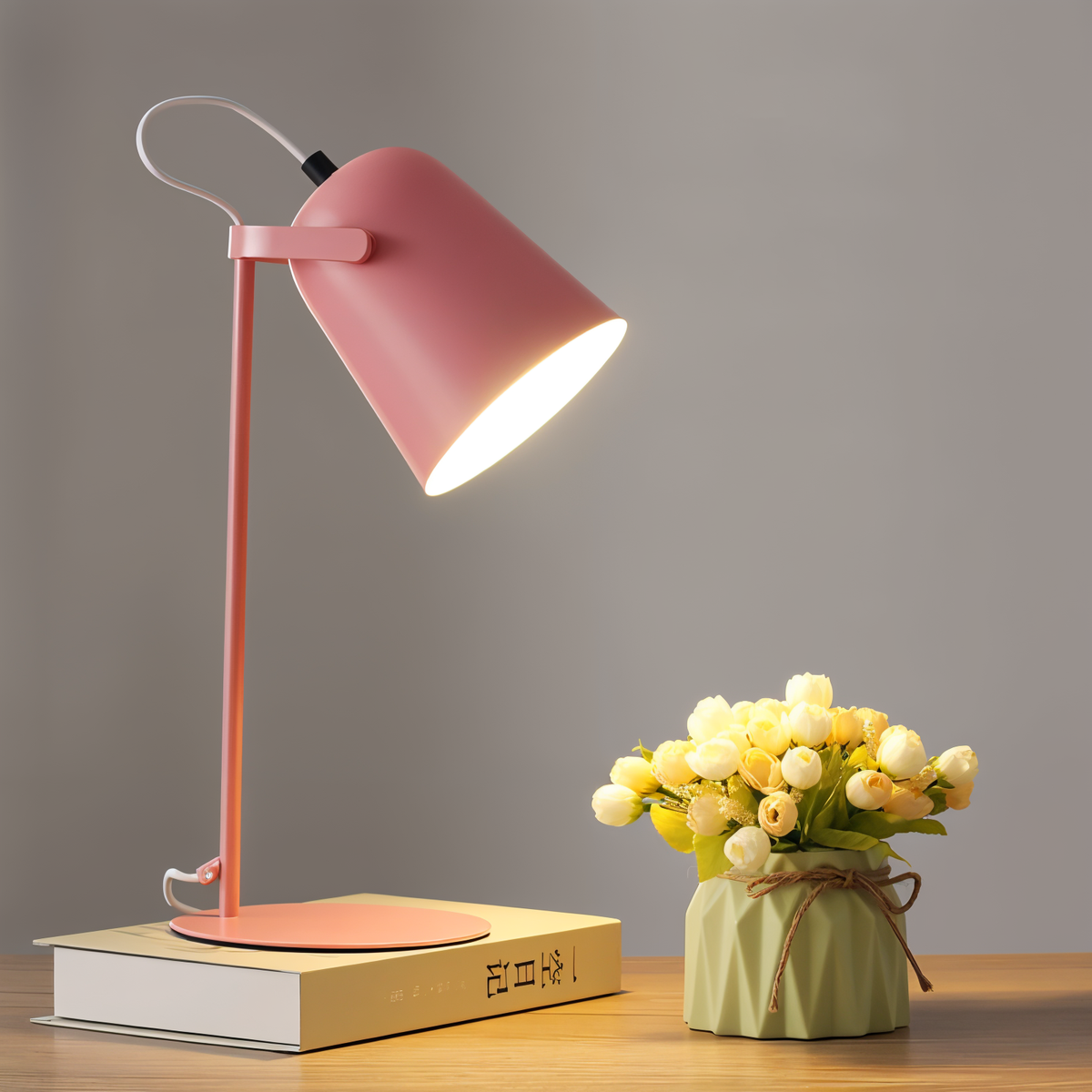 Kleurrijke Bureaulamp met Scandinavisch Design 0