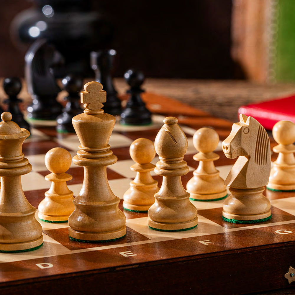 Jeu d'échecs en bois – Plateau de tournoi pliable avec rangement et pièces artisanales détaillées