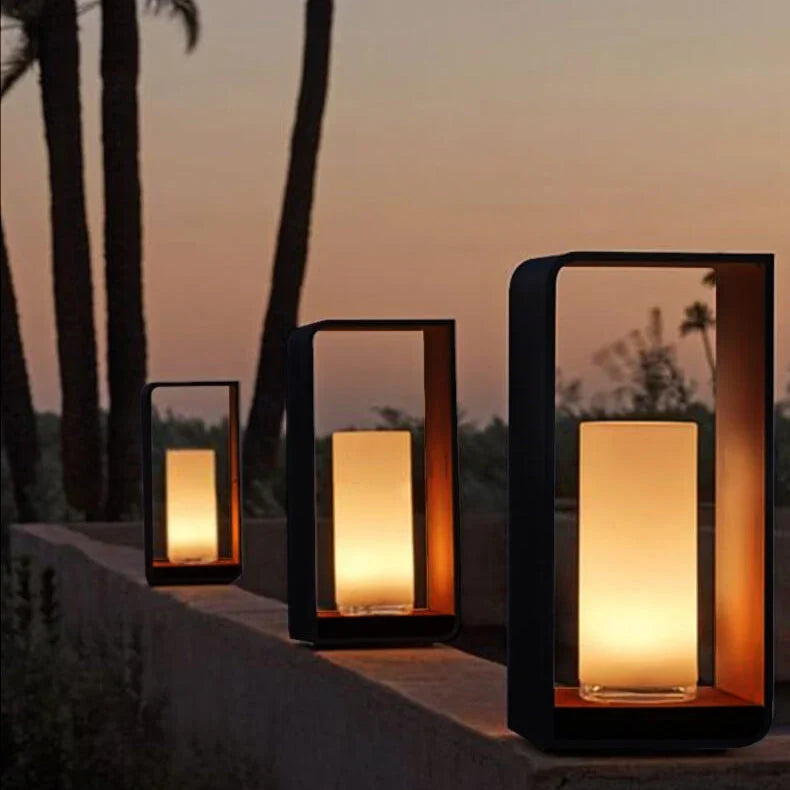 Outdoor garden light