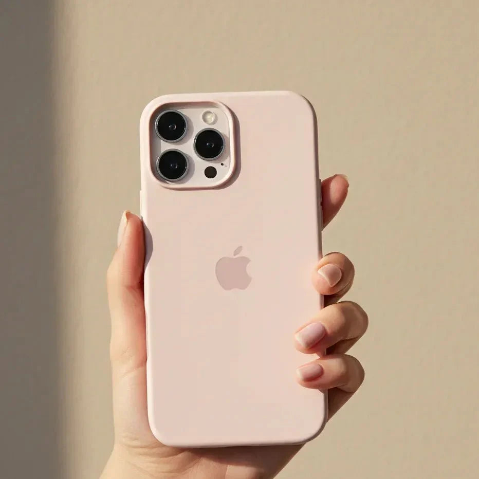 MAGNESOFT LUXE – Magnetic silicone case with soft-touch surface for iPhone 2
