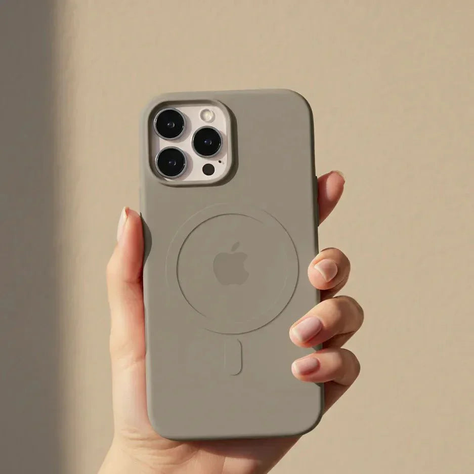 MAGNESOFT LUXE – Magnetic silicone case with soft-touch surface for iPhone 3