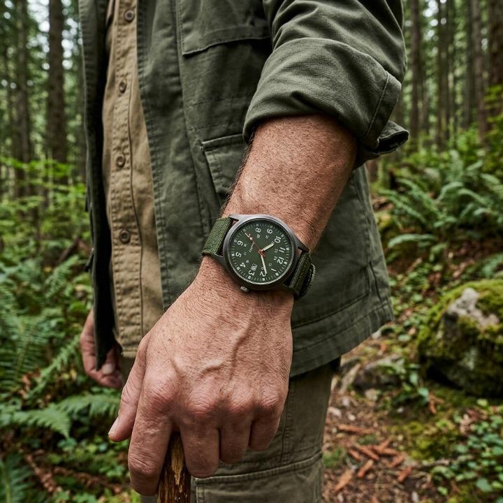 Militäruhr mit Nylonarmband, wasserfest bis 30 m, schlagfest, leuchtende Zeiger 2