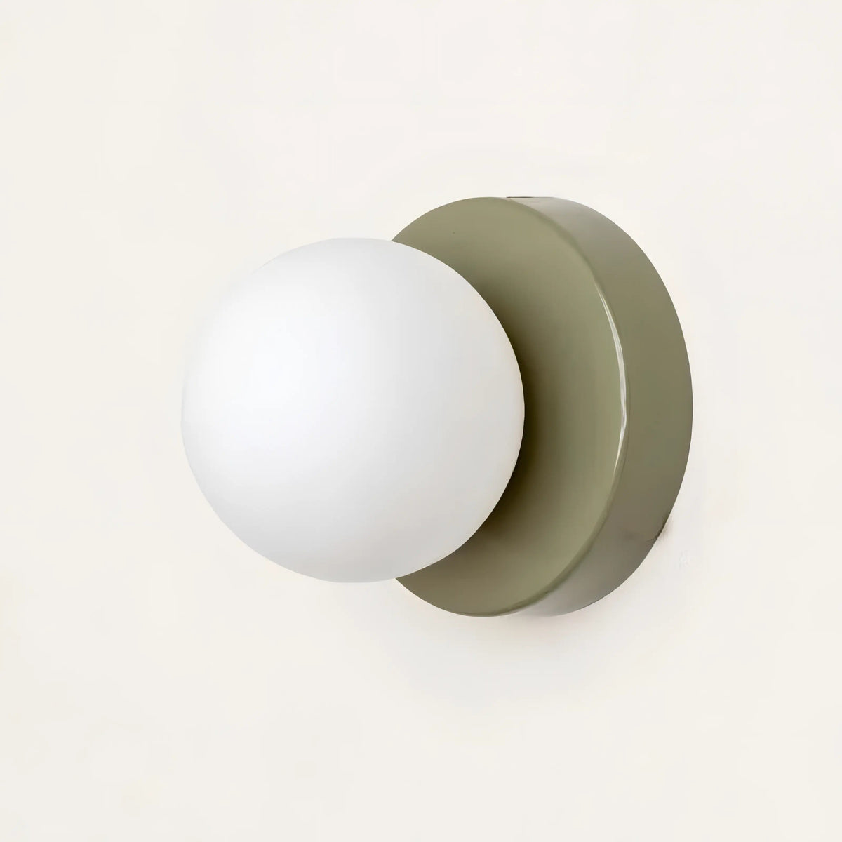 Minimalistische Scandinavische Wandlamp met Glazen Kap 5