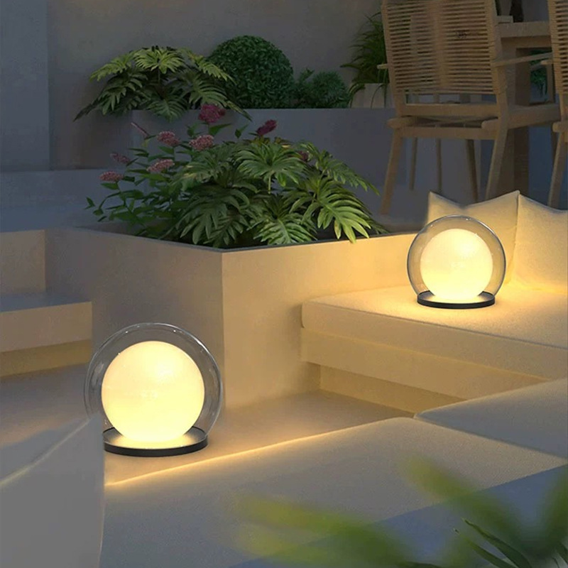 LumaGlow – Udendørs Pullertlampe med Vejrbestandigt Design og Blødt LED-lys