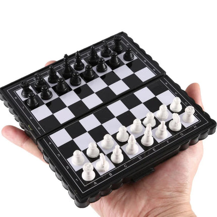 Compact Magnetic Chess Set for Kids – Foldable Board with 32 Pieces for Fun Learning Play