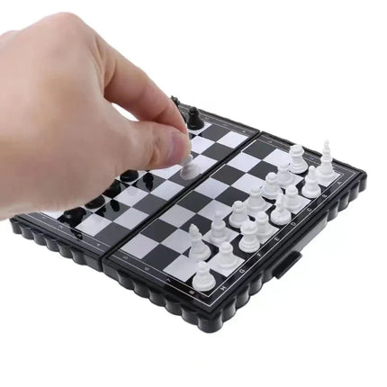 Compact Magnetic Chess Set for Kids – Foldable Board with 32 Pieces for Fun Learning Play