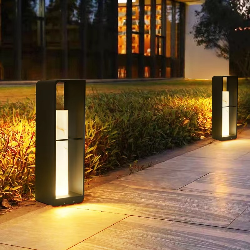 SunLuxe Solterrasselampe – Vandtæt LED Udendørslampe med Skumringssensor
