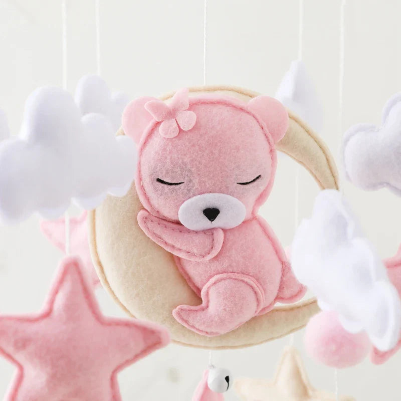 Mobile de lit bébé en bois – Design ours en feutre fait main pour une chambre calme et décorative