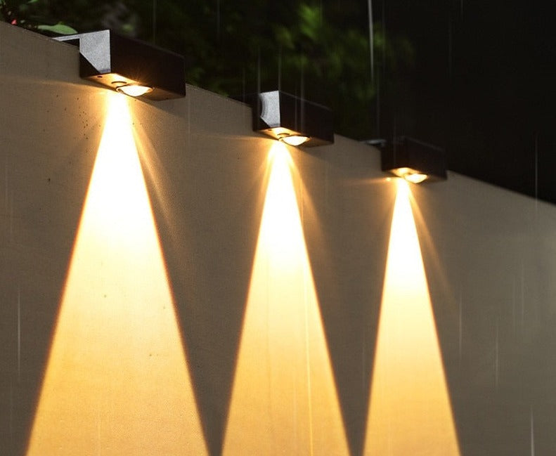 LumiTrack – Udendørs Solcellelampe med Automatisk Skumringssensor