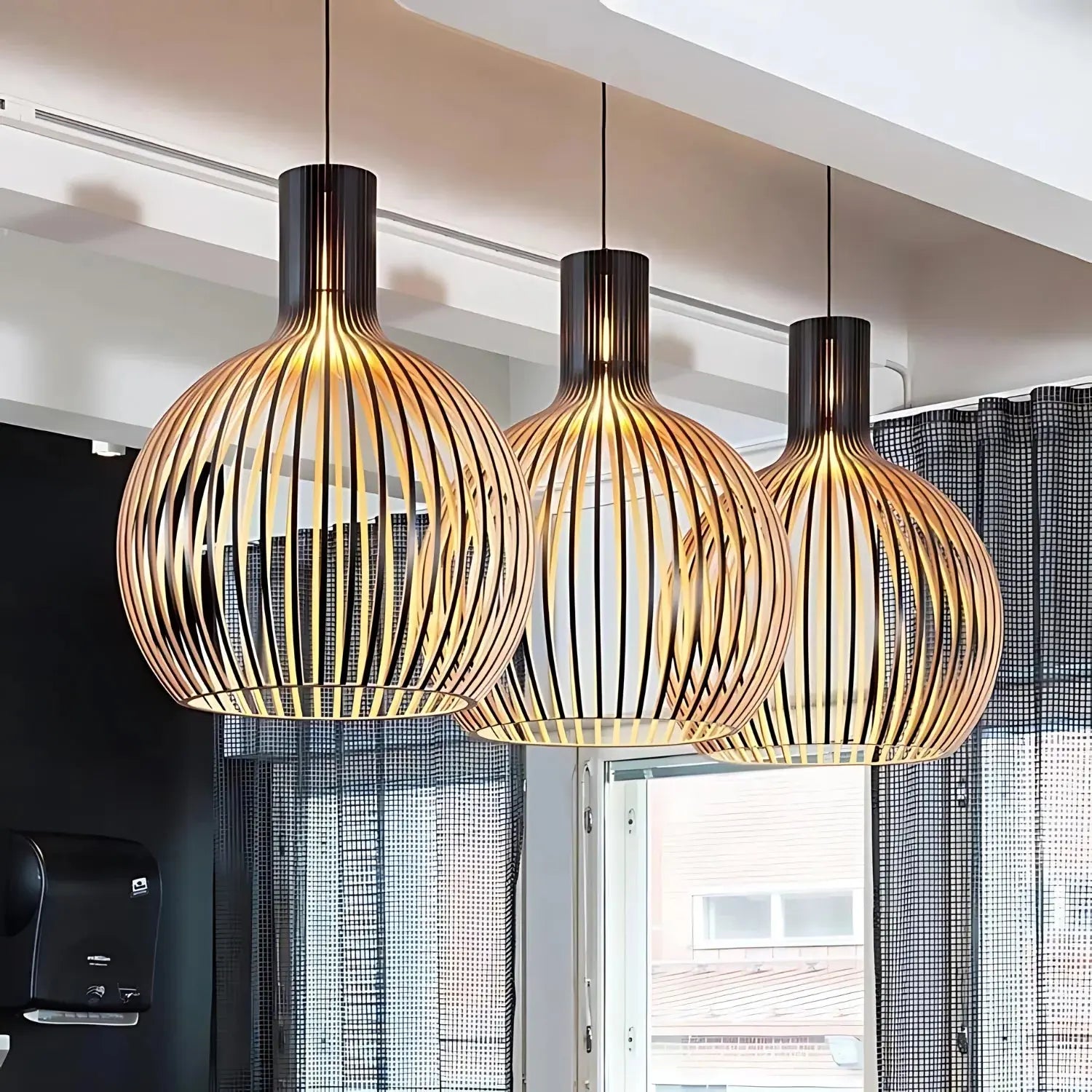 LysElegans – Dansk Loftlampe med Varm LED-Stemning